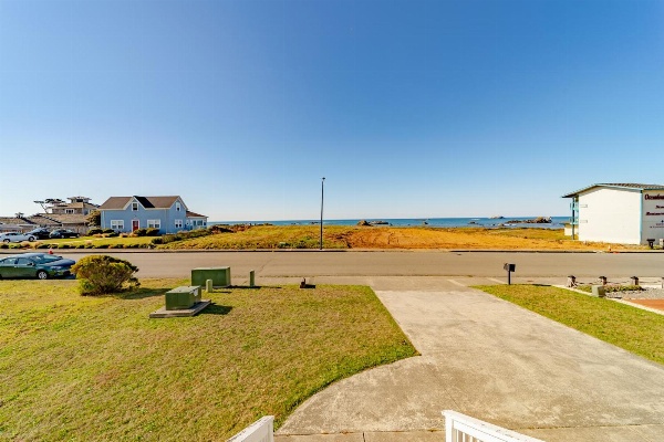Crescent City Beach House image 2
